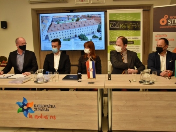 Potpisani ugovori za početak izvođenja radova uspostave RCK u zgradi „Oružane“ u Karlovcu